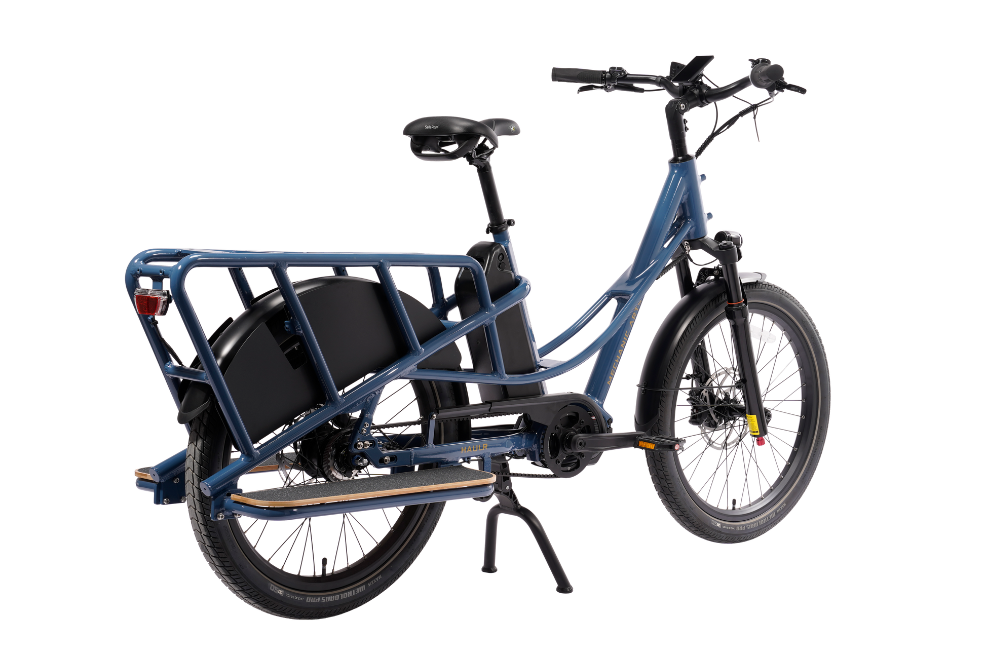 Bakside av Mechanic Arts Haulr elsykkel med Gates beltedrift og fotbrett – longtail med barnesete og barnegrind sett bakfra